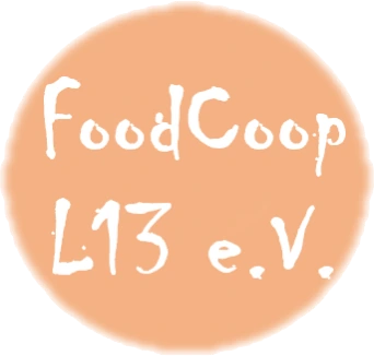 Offizielles Logo der FoodCoop L13 e.V. mit weißem Schriftzug in handgeschriebener Optik auf einem runden, pfirsichfarbenen Hintergrund – Symbol für gemeinschaftliche und solidarische Lebensmittelversorgung.